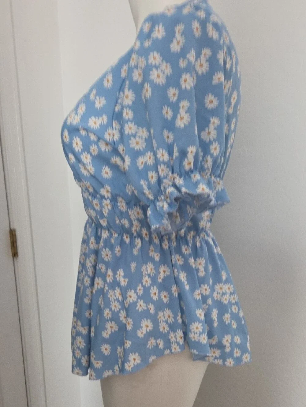 SHEIN Blue Daisy Wrap Peplum Puff Sleeve Top